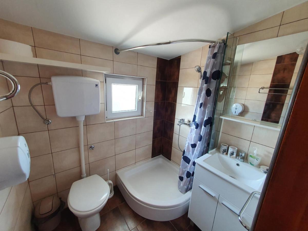 Apartmani Deak Vir Εξωτερικό φωτογραφία