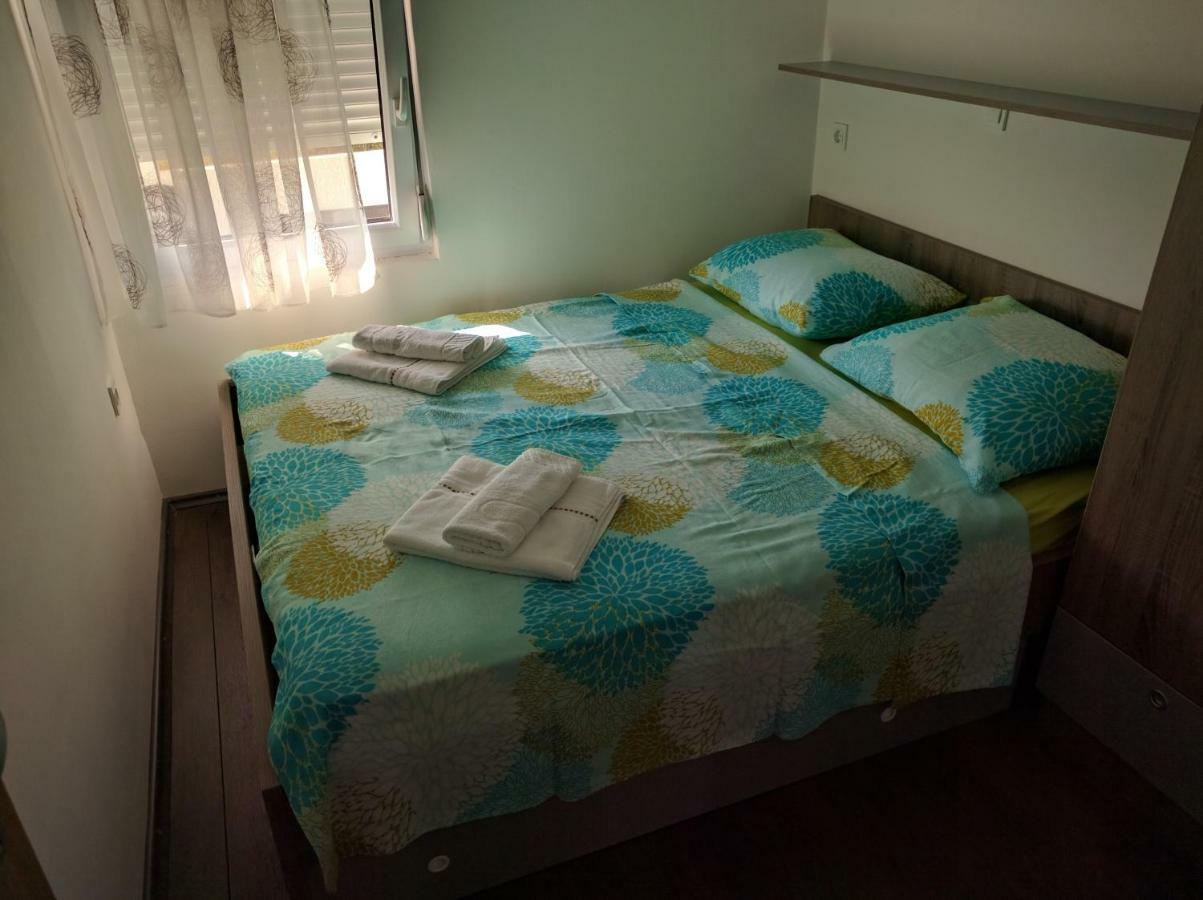 Apartmani Deak Vir Εξωτερικό φωτογραφία